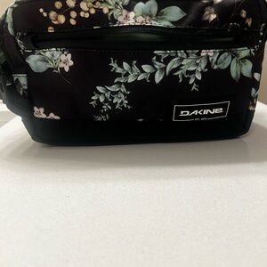 Dakine Black Floral Toiletry Travel Dopp Kit